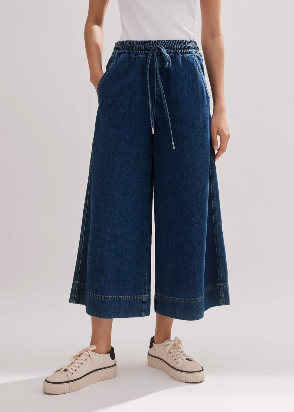 ME+EM Pull-On Travel Jean in Mid Blue Wash